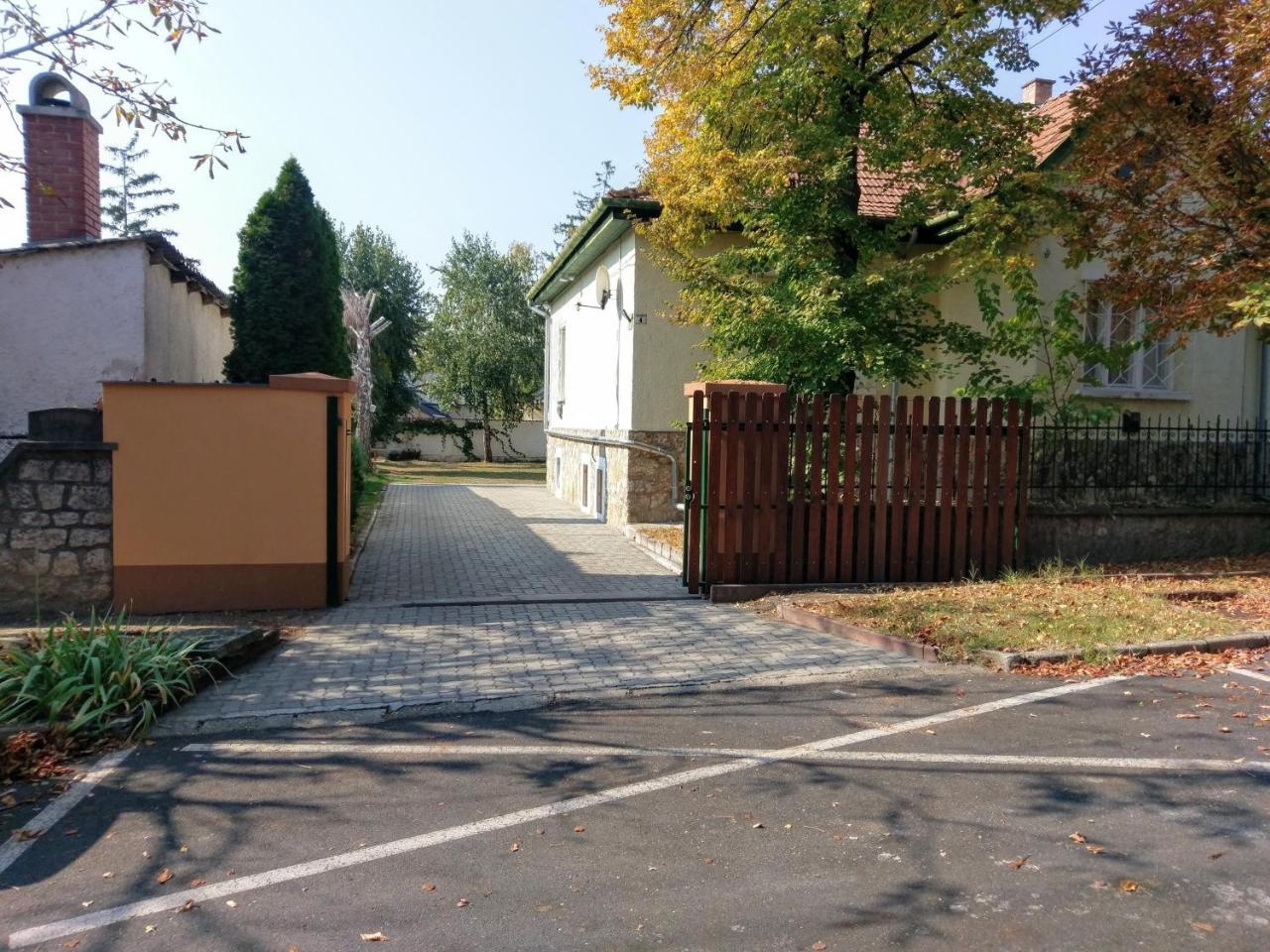 Glazer Szallas Tapolca Ngoại thất bức ảnh